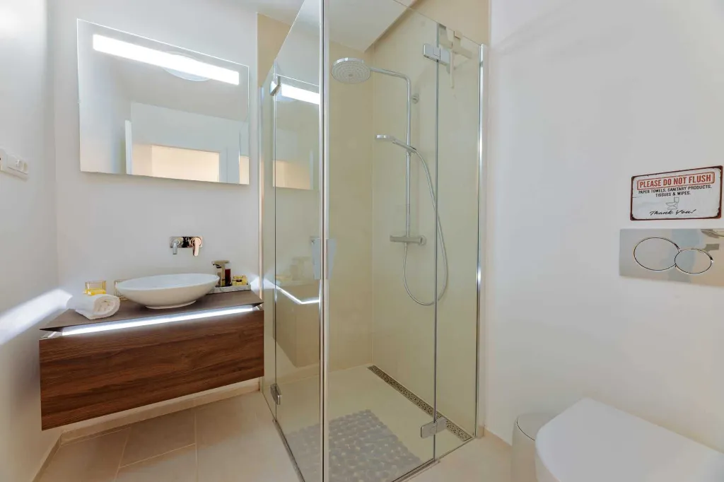 Modern Seaside Villa with Pool in Lumbarda