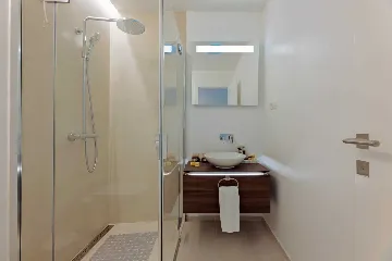 Modern Seaside Villa with Pool in Lumbarda