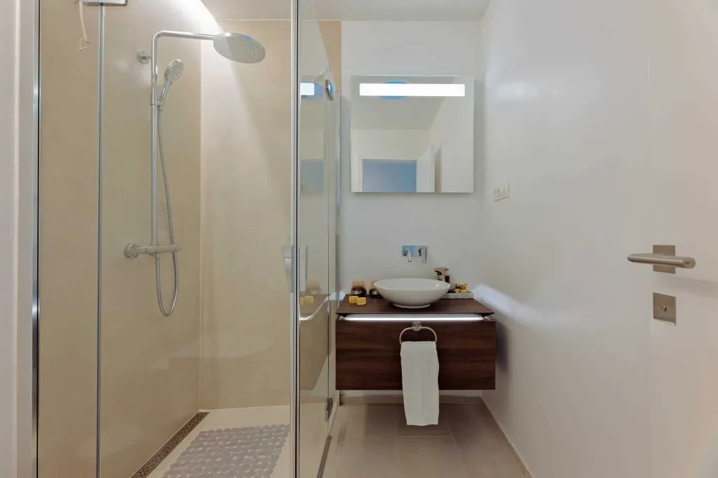 Modern Seaside Villa with Pool in Lumbarda