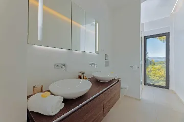 Modern Seaside Villa with Pool in Lumbarda