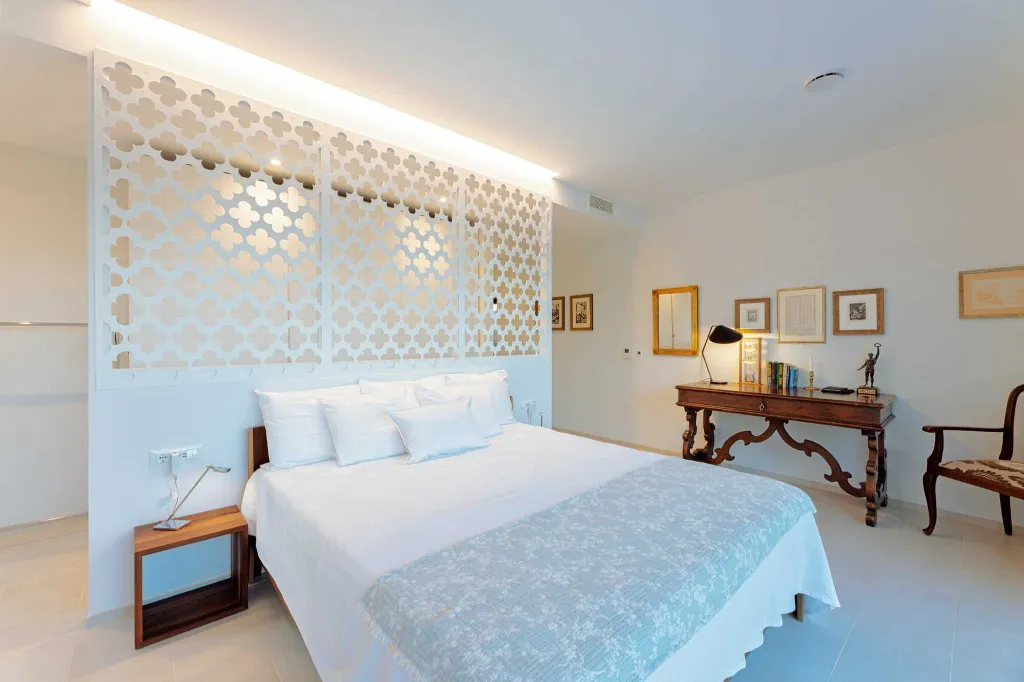 Modern Seaside Villa with Pool in Lumbarda