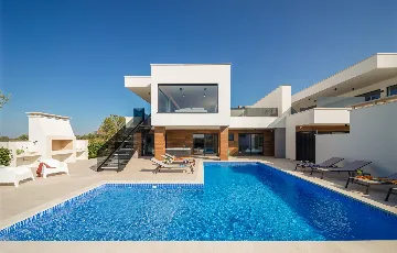 Spacious Family Villa with Pool in Vodnjan