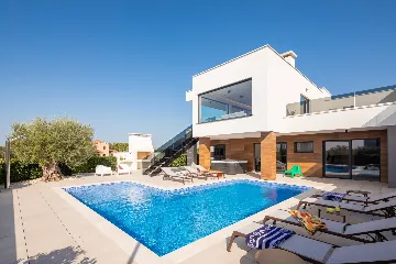 Spacious Family Villa with Pool in Vodnjan