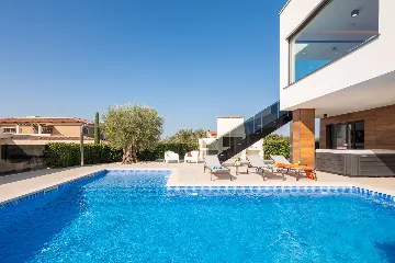 Spacious Family Villa with Pool in Vodnjan