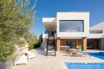 Spacious Family Villa with Pool in Vodnjan