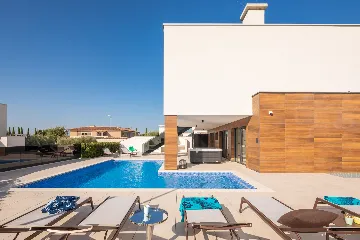 Spacious Modern Villa with Pool in Vodnjan