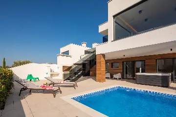 Spacious Modern Villa with Pool in Vodnjan