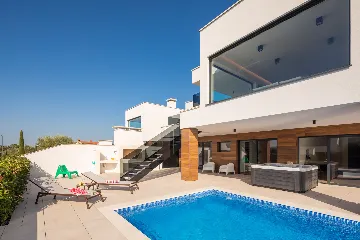 Spacious Modern Villa with Pool in Vodnjan