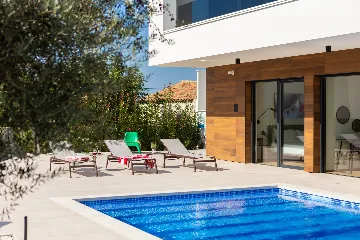 Spacious Family Villa with Pool in Vodnjan