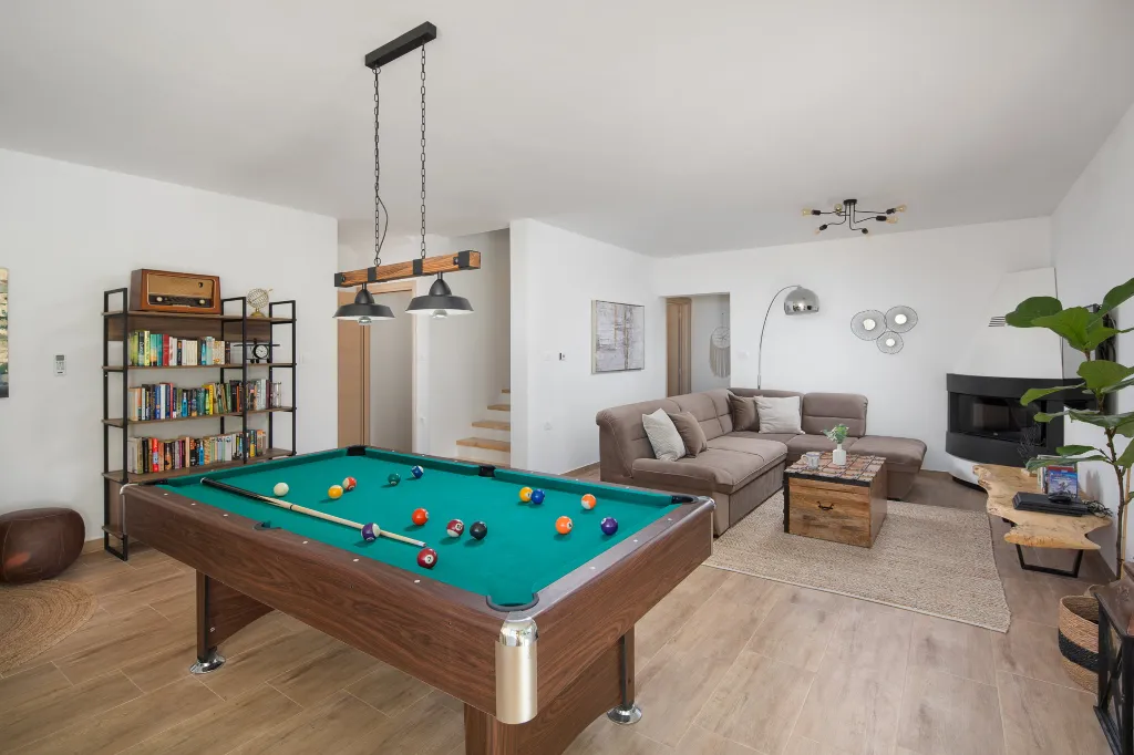 Spacious Family Villa with Pool in Fažana