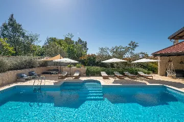 Spacious Family Villa with Pool in Fažana