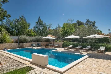 Spacious Family Villa with Pool in Fažana