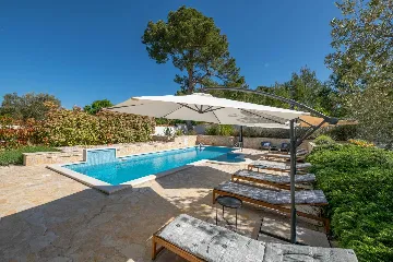 Spacious Family Villa with Pool in Fažana