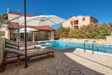 Spacious Family Villa with Pool in Fažana