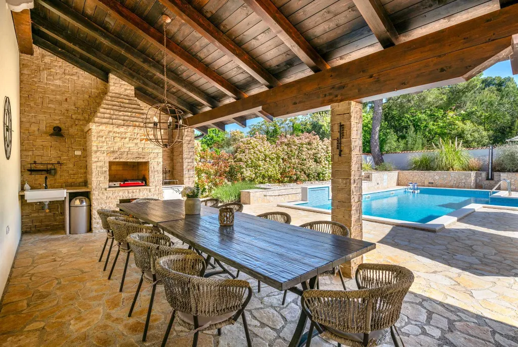 Spacious Family Villa with Pool in Fažana
