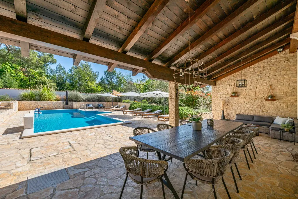 Spacious Family Villa with Pool in Fažana