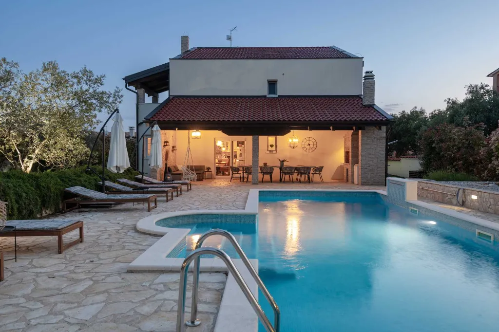 Spacious Family Villa with Pool in Fažana