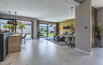 Contemporary 4-Bedroom Villa with Pool in Medulin