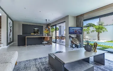 Contemporary 4-Bedroom Villa with Pool in Medulin