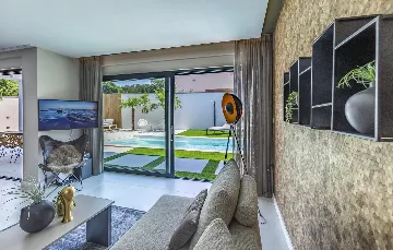 Contemporary 4-Bedroom Villa with Pool in Medulin