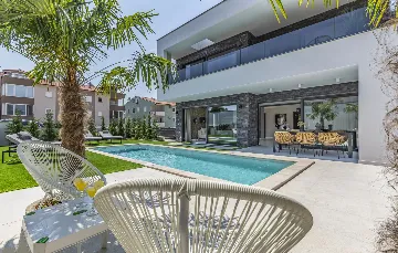 Contemporary 4-Bedroom Villa with Pool in Medulin