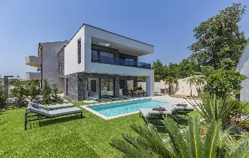 Contemporary 4-Bedroom Villa with Pool in Medulin