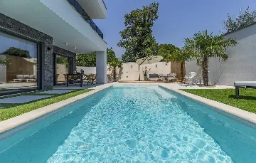 Contemporary 4-Bedroom Villa with Pool in Medulin