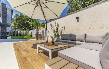 Contemporary 4-Bedroom Villa with Pool in Medulin