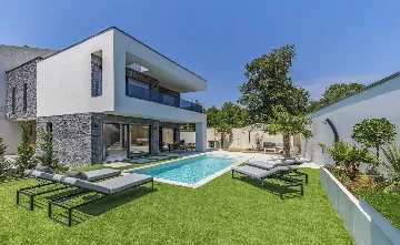 Contemporary 4-Bedroom Villa with Pool in Medulin