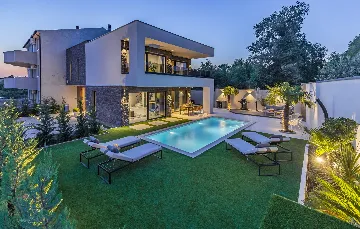 Contemporary 4-Bedroom Villa with Pool in Medulin