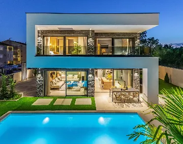 Contemporary 4-Bedroom Villa with Pool in Medulin