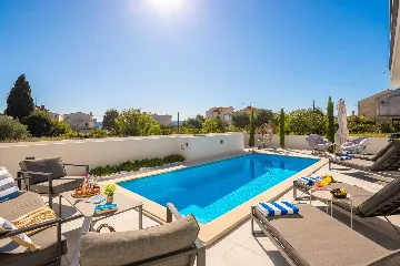 Modern Villa with Heated Pool in Kaštel Kambelovac