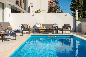 Modern Villa with Heated Pool in Kaštel Kambelovac