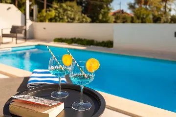 Modern Villa with Heated Pool in Kaštel Kambelovac