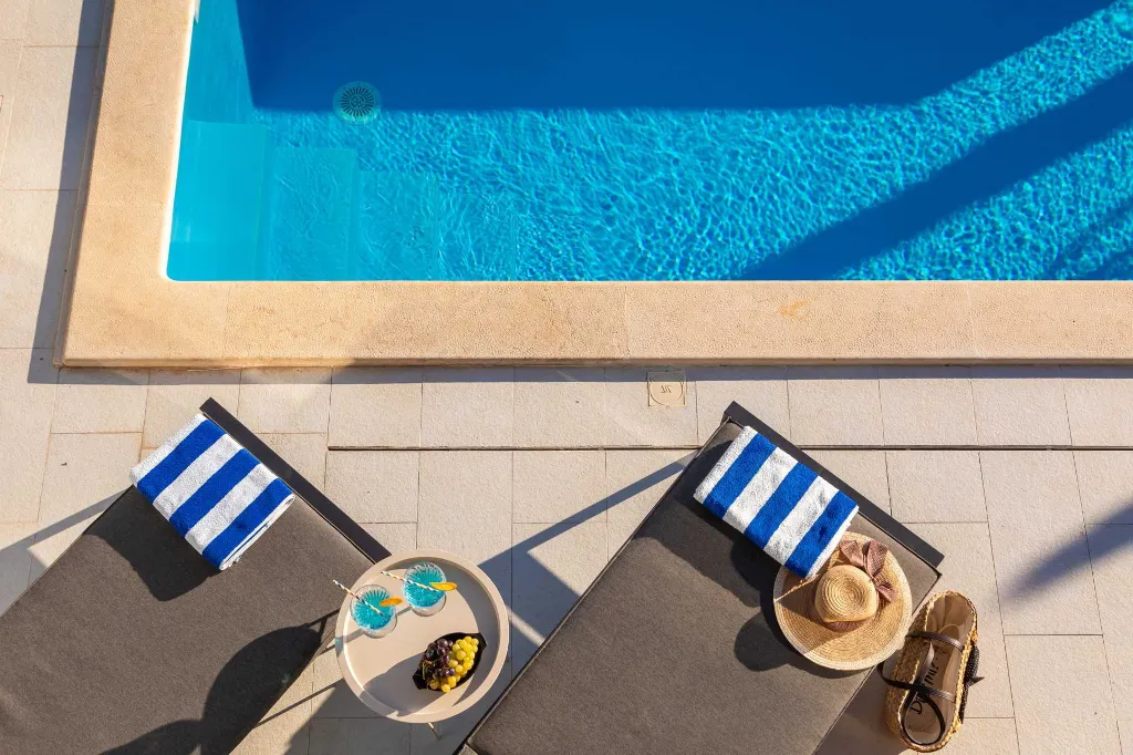 Modern Villa with Heated Pool in Kaštel Kambelovac