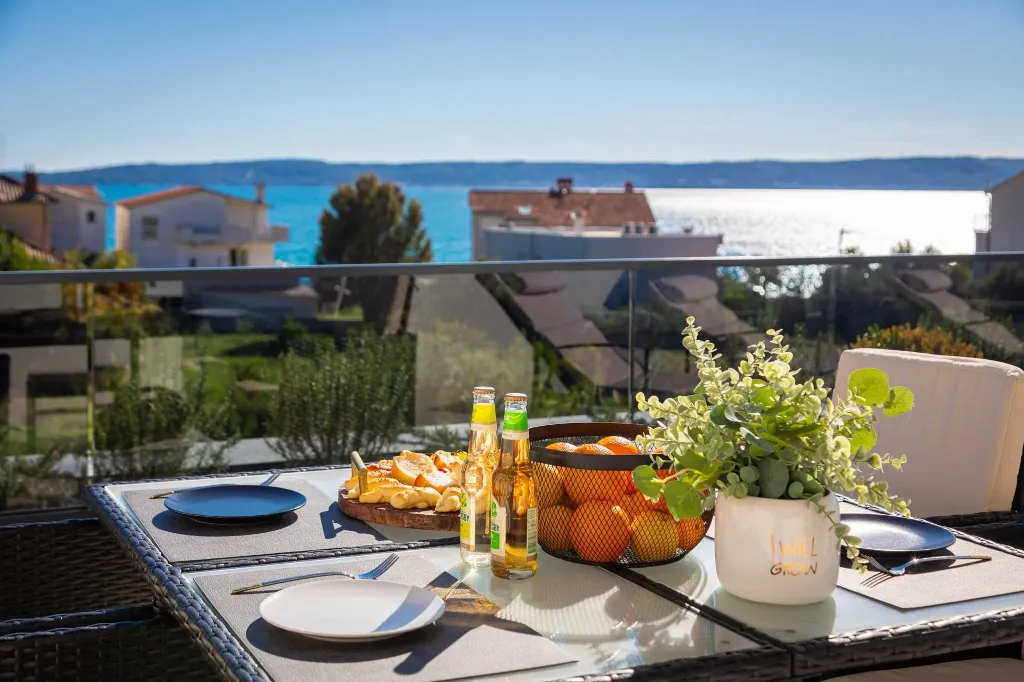 Modern Villa with Heated Pool in Kaštel Kambelovac