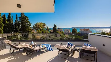 Modern Villa with Heated Pool in Kaštel Kambelovac