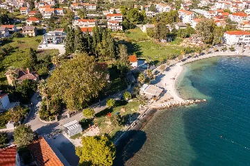 Modern Villa with Heated Pool in Kaštel Kambelovac