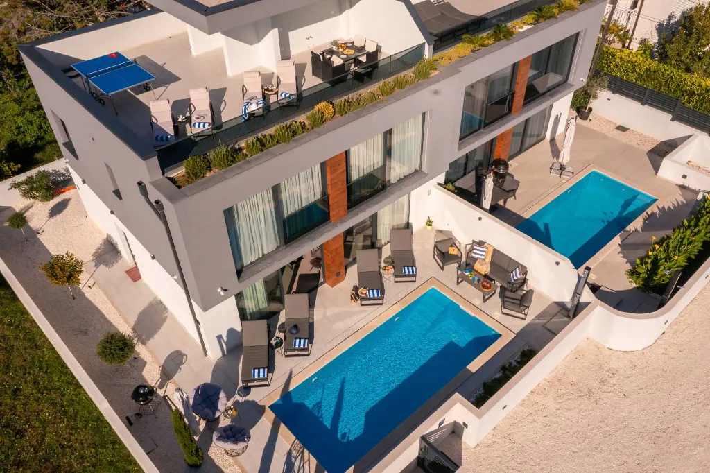 Modern Villa with Heated Pool in Kaštel Kambelovac