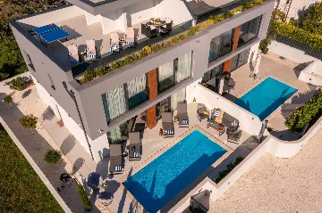 Modern Villa with Heated Pool in Kaštel Kambelovac