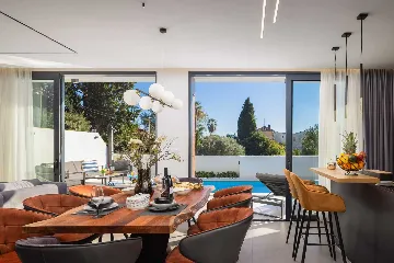 Modern Villa with Heated Pool in Kaštel Kambelovac