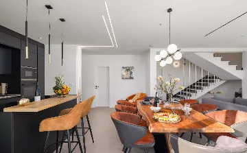 Modern Villa with Heated Pool in Kaštel Kambelovac