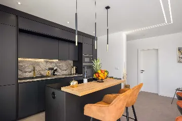 Modern Villa with Heated Pool in Kaštel Kambelovac