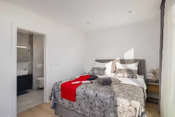 Modern Villa with Heated Pool in Kaštel Kambelovac