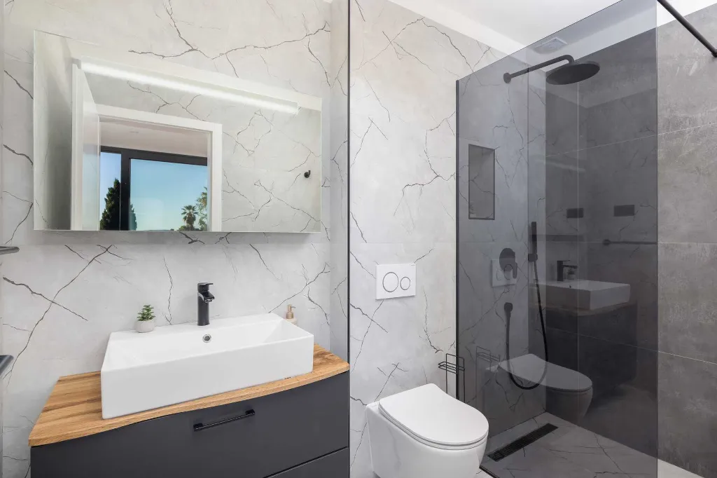 Modern Villa with Heated Pool in Kaštel Kambelovac