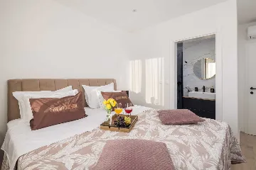 Modern Villa with Heated Pool in Kaštel Kambelovac