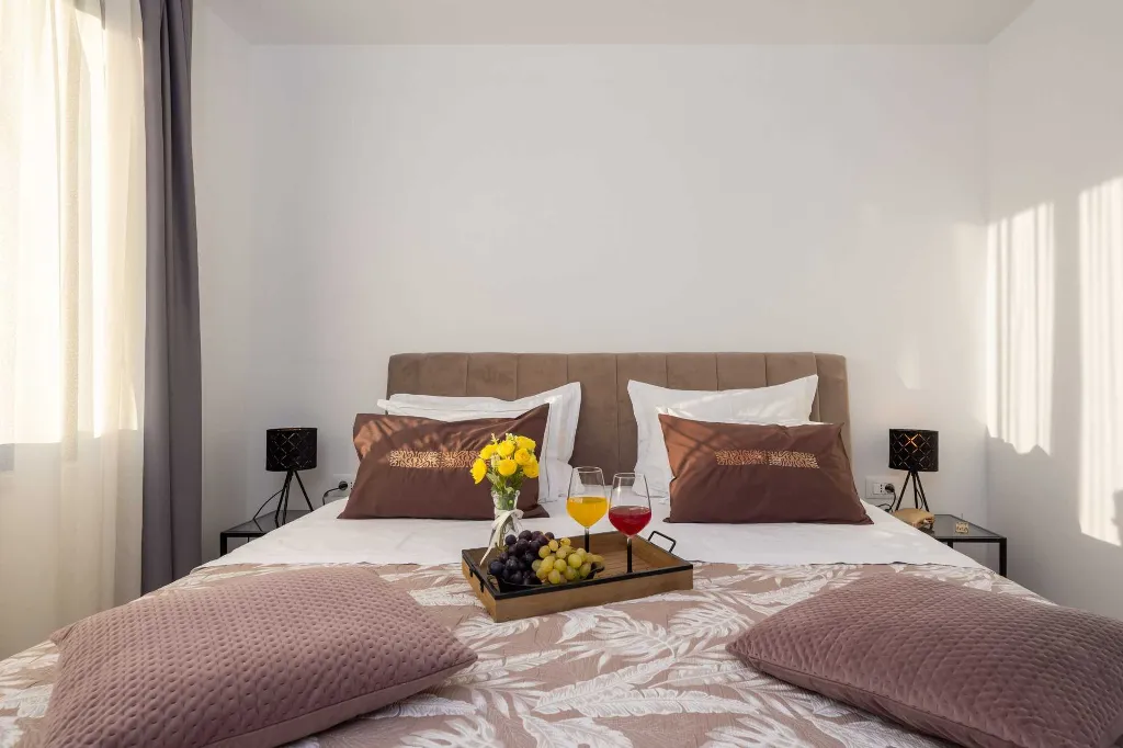 Modern Villa with Heated Pool in Kaštel Kambelovac