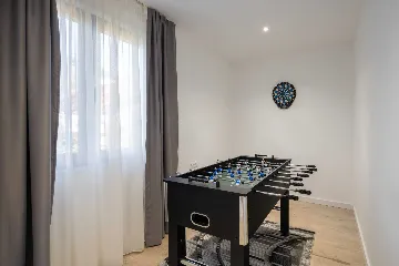 Modern Villa with Heated Pool in Kaštel Kambelovac