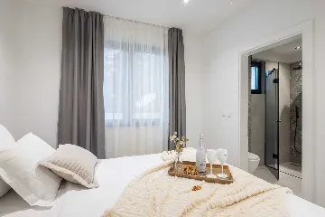 Modern Villa with Heated Pool in Kaštel Kambelovac