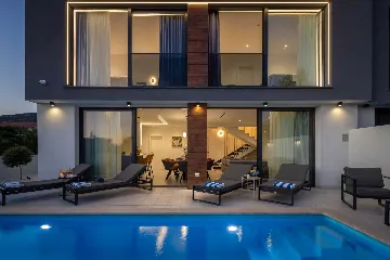 Modern Villa with Heated Pool in Kaštel Kambelovac